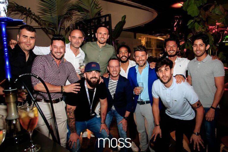 Bar de copas para reuniones de amigos en Sevilla