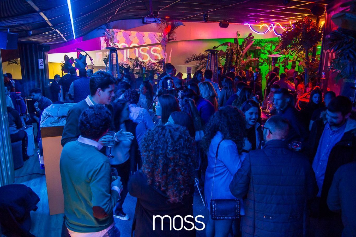 Bar de copas con música en directo en Sevilla