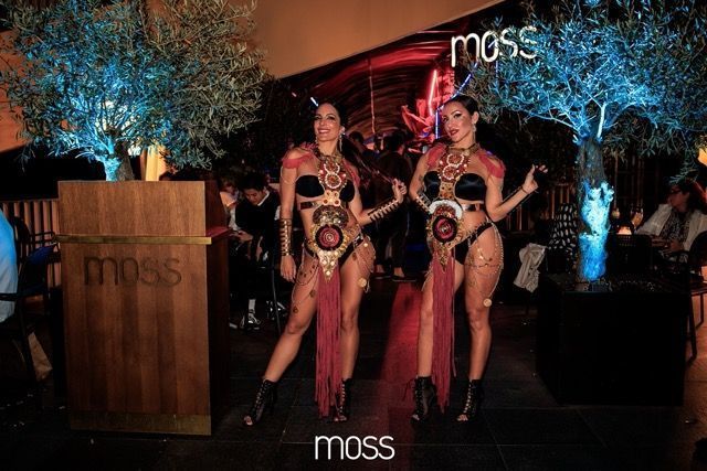 moss-bar-sevilla-bailarinas-gogos Mediano