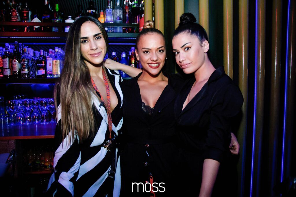 moss-bar-sevilla-gente